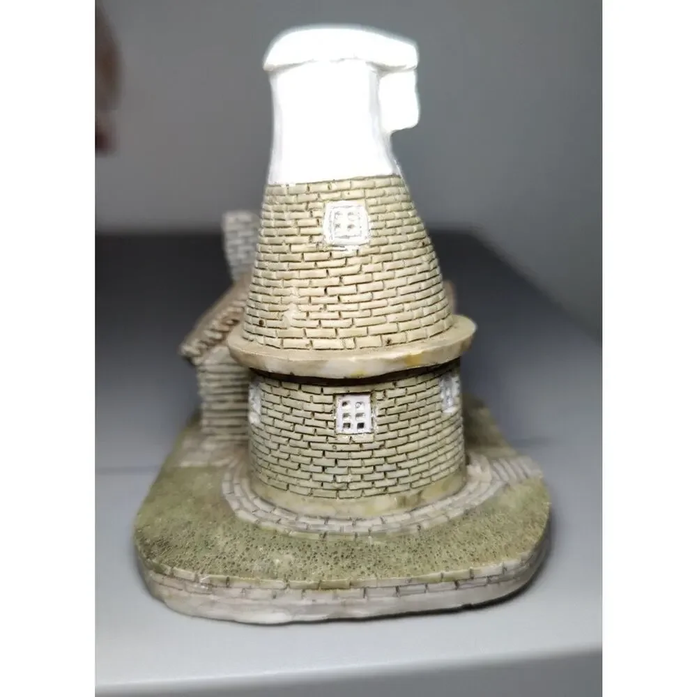 Vintage 'SINGLE OAST' OAST HOUSE BUILDING HAND MADE SCUPLTURE FIGURINE RARE